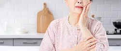 牙齦持續(xù)腫脹一個(gè)月是什么原因？