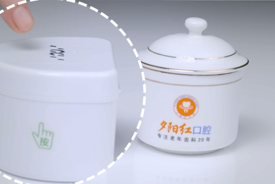關心假牙的每件小事丨如何正確保管假牙-2.png